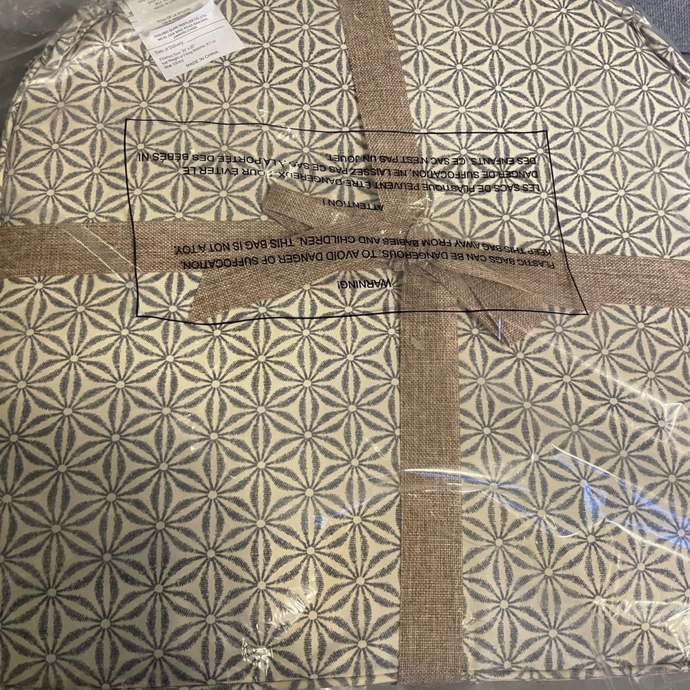 Tommy Bahama Geometric Pattern Seat Cushions - Cream and Gray (NWT) - Picture 4 of 4